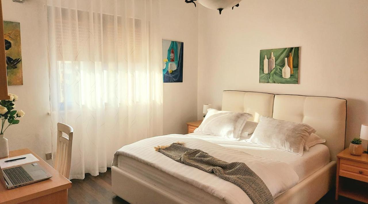 Spacious Family-Friendly Apartment In The Heart Of Bllok ติรานา ภายนอก รูปภาพ